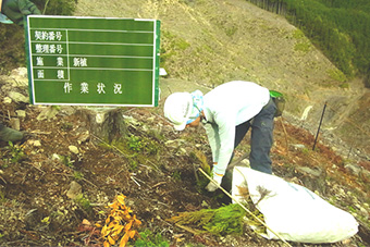 苗木については品質保証のある県内苗木生産者から仕入れます。